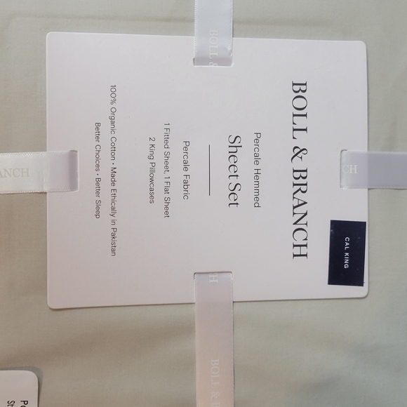 Boll and Branch Signature Hemmed Percale Calif King Sheet Set in Pale Pewter - Picture 4 of 9